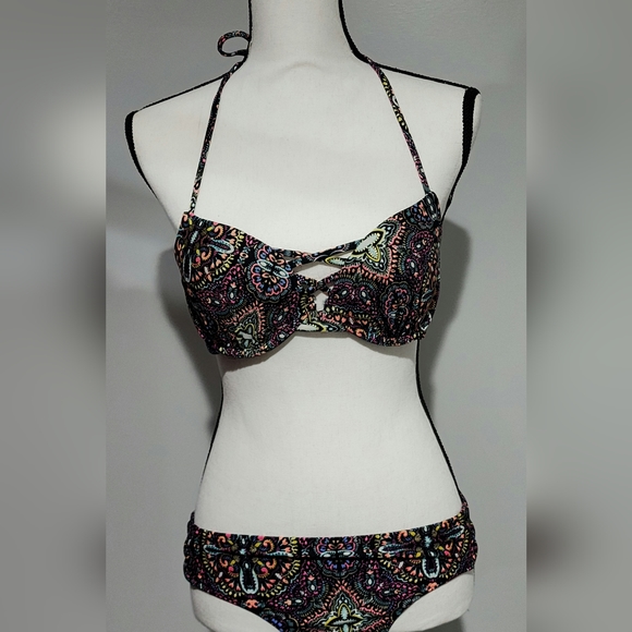 Bikini - Picture 2 of 11